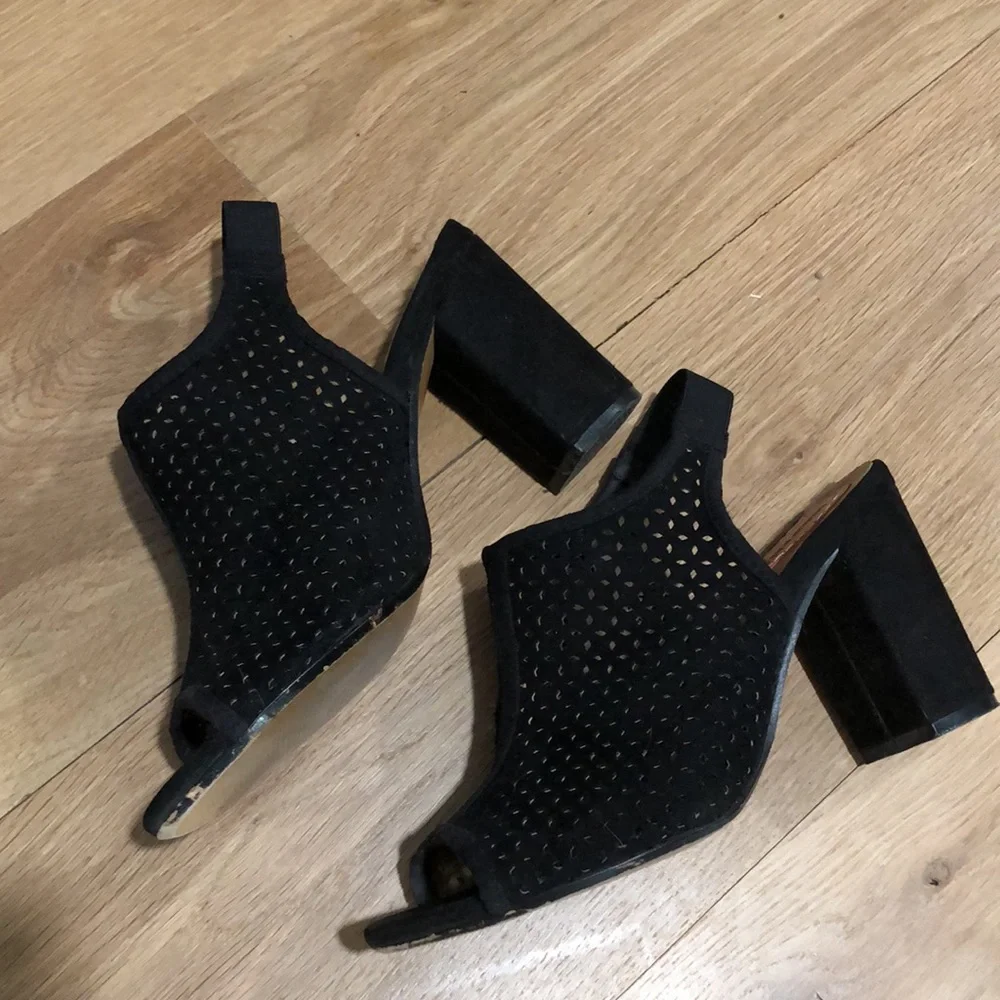 High square heels - Picture 2 of 8